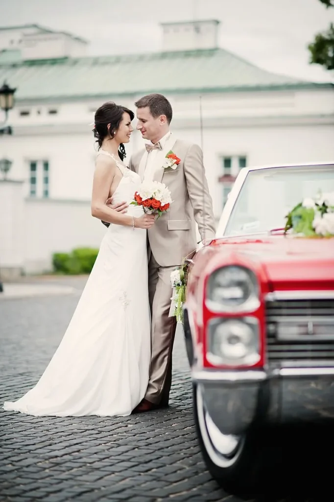 Sesja ślubna samochód